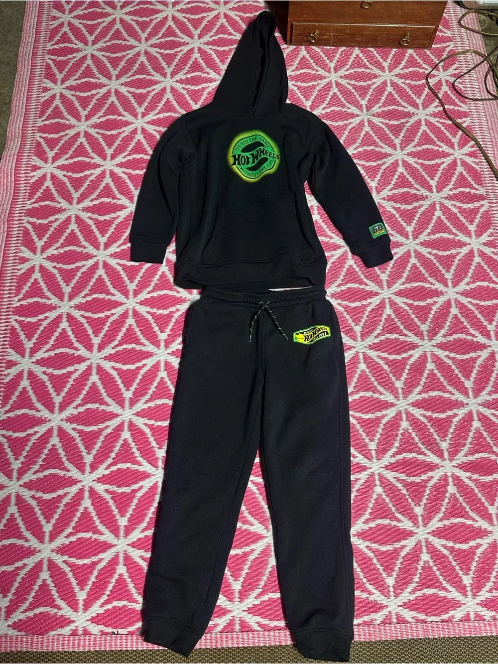 Hot Wheels Boys Black Speed Club Hoodie and Jogger Sweatpants Set Size 6/7